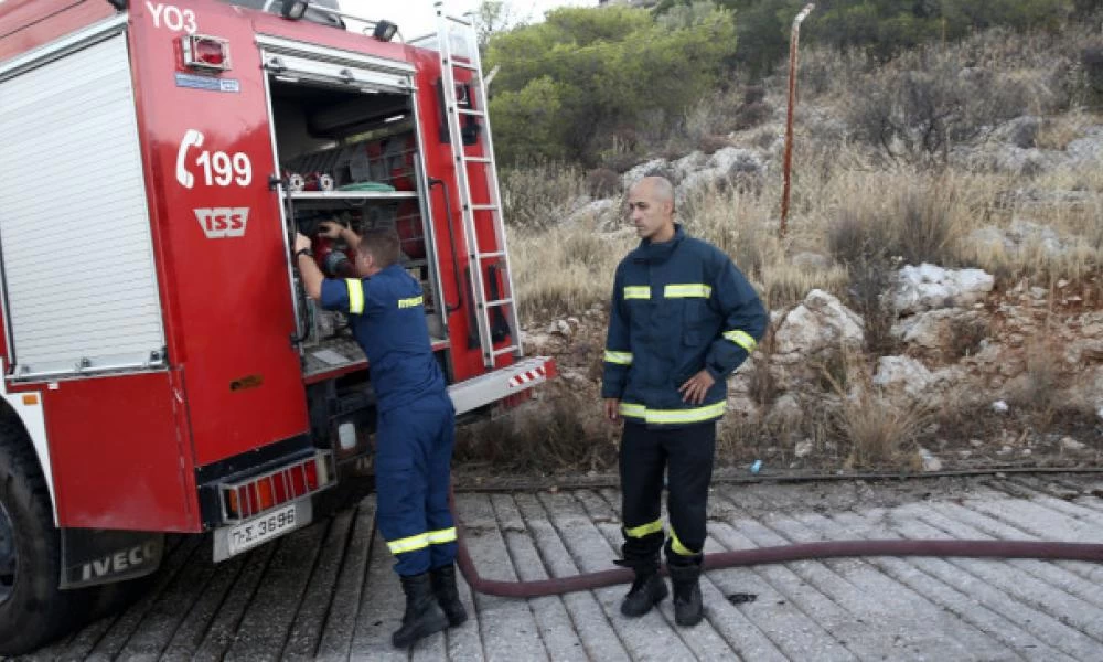 Στις φλόγες λεωφορείο του ΚΤΕΛ - «Άρπαξε» εν κινήσει
